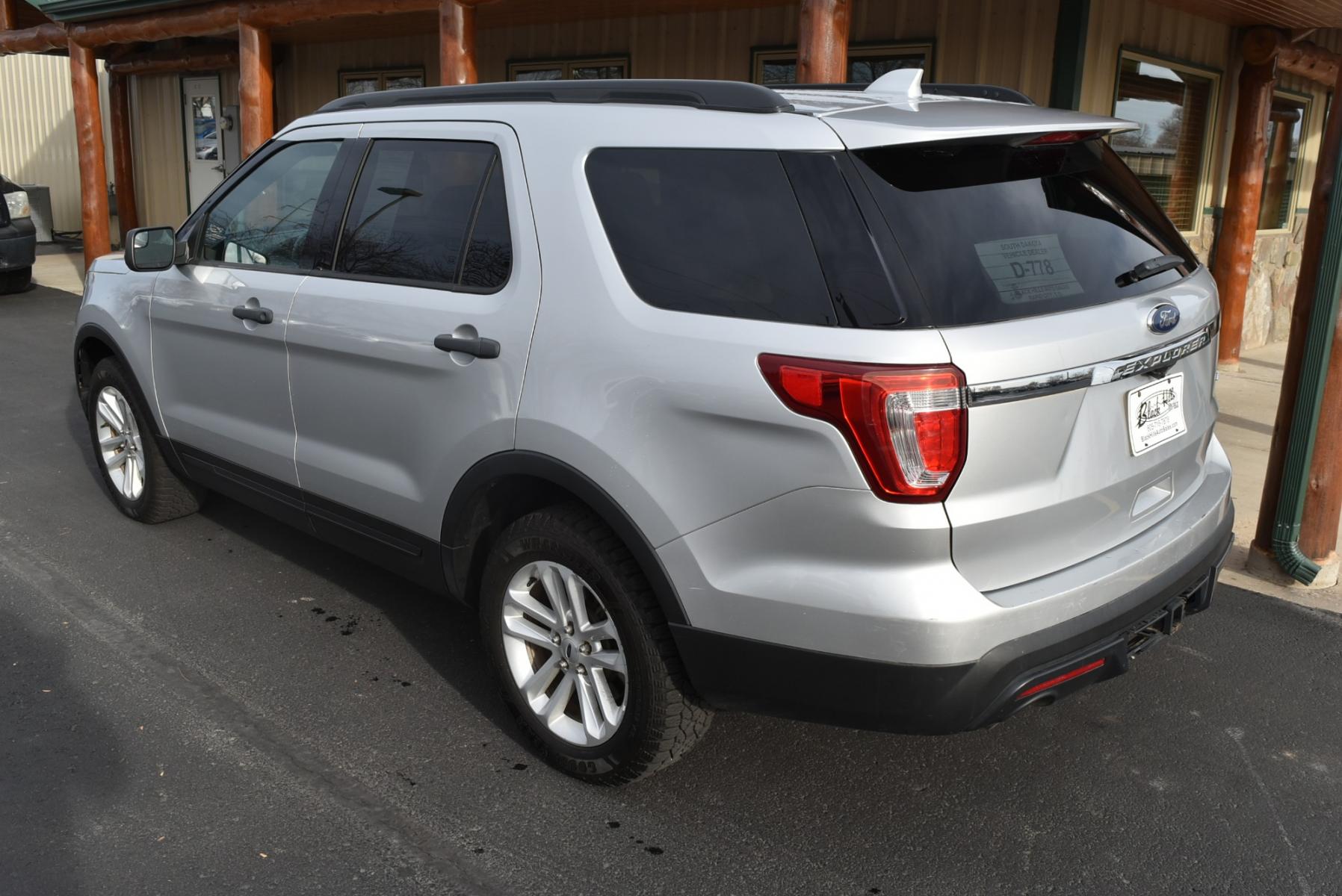 2017 Silver /Tan Ford Explorer (1FM5K8B87HG) with an 3.5L V-6 TI-VCT engine, 6-Speed Selectshift transmission, located at 1600 E Hwy 44, Rapid City, SD, 57703, (605) 716-7878, 44.070232, -103.171410 - Photo #5